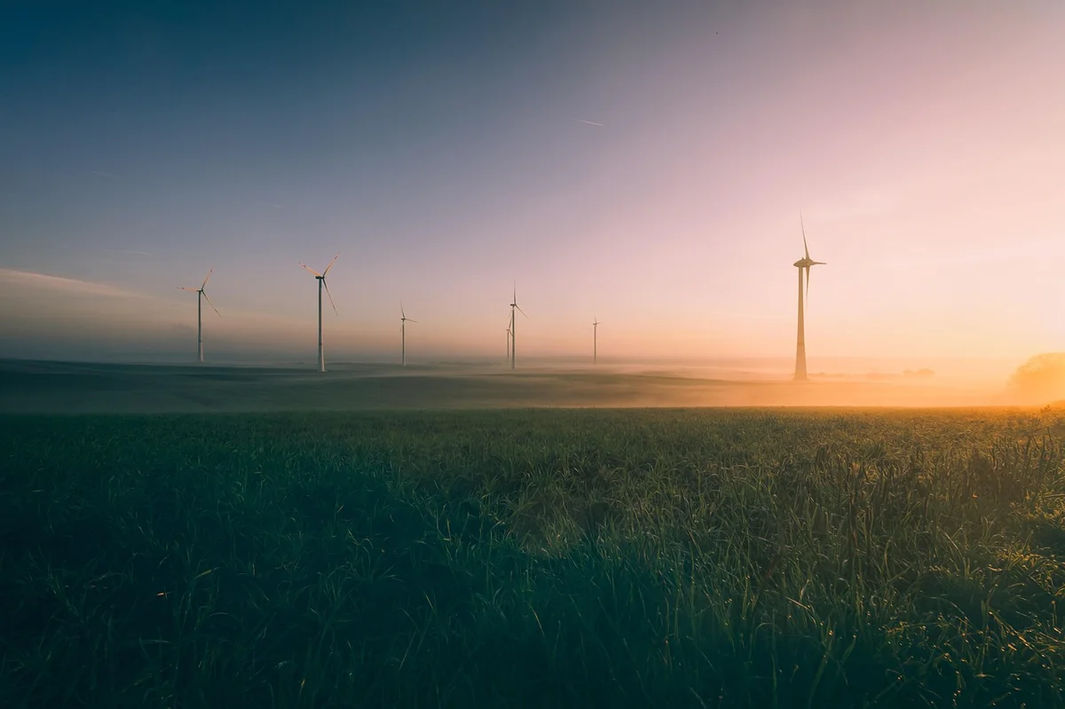 Comprendre les enjeux de la transition énergétique en 2026 : défis et perspectives clés